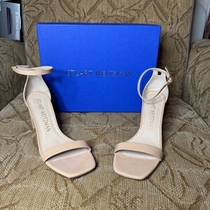 Stuart Weitzman "Nudistcurve" sandals in patent‎ calf leather Size 9 B Like New